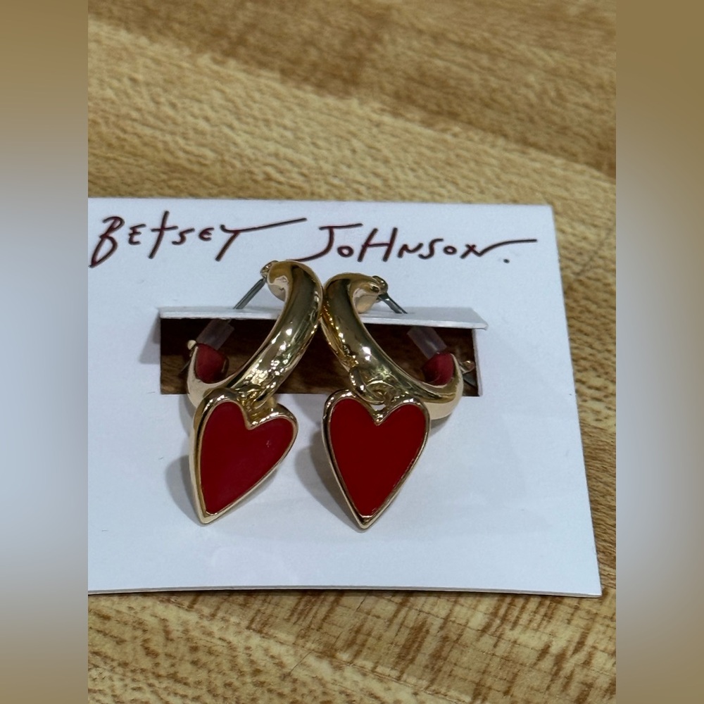 Betsey Johnson red heart hoop dangle NWT - Picture 4 of 8